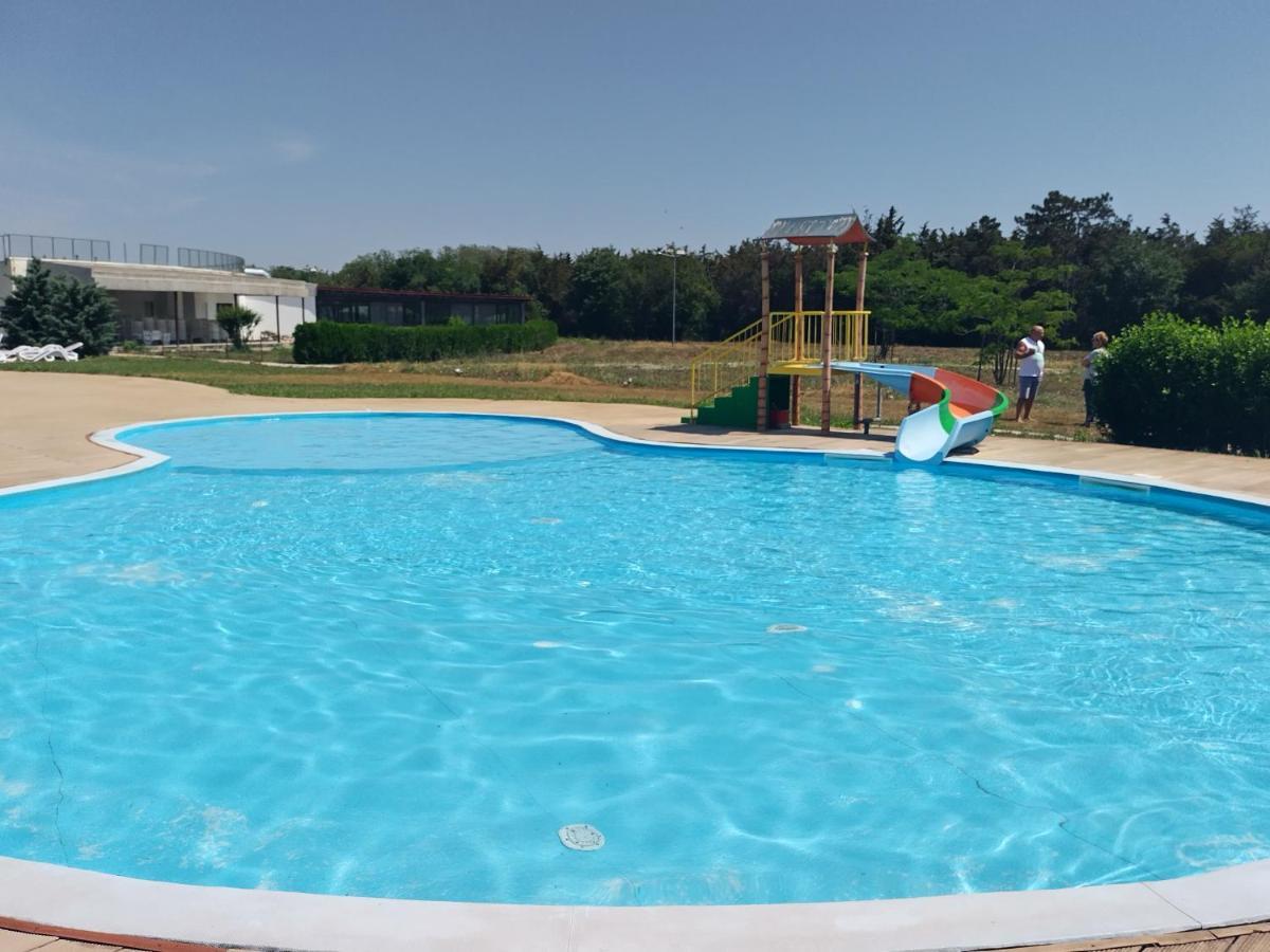 Blaxy Resort Stefi Cu Acces La Piscine Gratuit Douăzeci şi Trei August Eksteriør billede